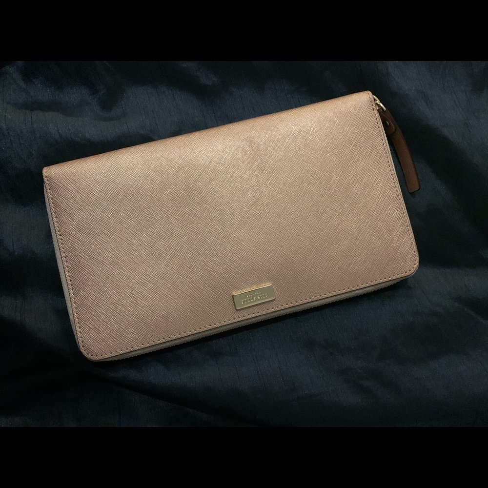 Kate Spade Travel Wallet Rose Gold